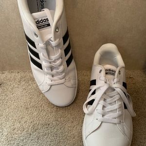 Men’s Classic B&W Sneakers